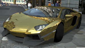 金色林寶堅尼Aventador在城市的街道上，有行人。 — 汽車 壁紙