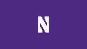白色字母N在紫色背景上極簡設計
