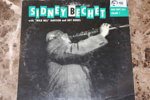 Sidney Bechet在復古爵士專輯封面上演奏薩克斯風。