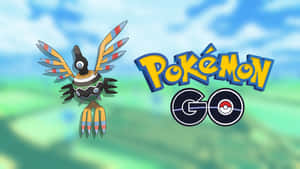 一隻卡通鳥類寶可夢飛翔在 Pokémon GO 標誌旁邊。