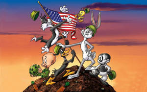 Looney Tunes 角色穿著軍裝，在山頂上慶祝，夕陽下揮舞美國國旗。 — 戰爭 壁紙