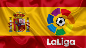 西班牙國旗，帶有LaLiga足球聯賽標誌和球徽章。 — 凌志標誌 GIF 壁紙