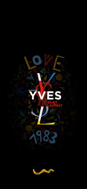 Yves Saint Laurent 標誌，帶有 LOVE 和 1983，置於深色抽象背景上 — iPhone 15 Plus 壁紙