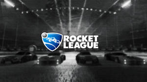Rocket League標誌在模糊的體育場上，有汽車和聚光燈