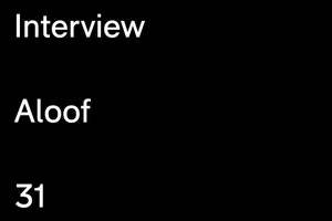 黑色背景上白色文字顯示 Interview Aloof 31