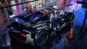 動漫警察手持擴音器，站在未來風格的警車旁，雨夜街道。