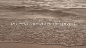 海浪輕輕沖刷沙灘，帶有啟發性語錄疊加。