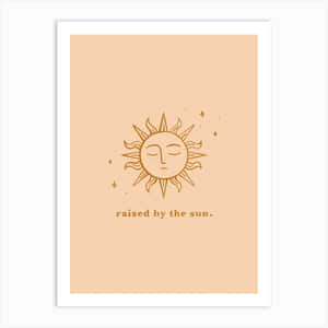 一個平靜的太陽插圖，閉著眼睛並帶有光線，伴隨著短語 raised by the sun。