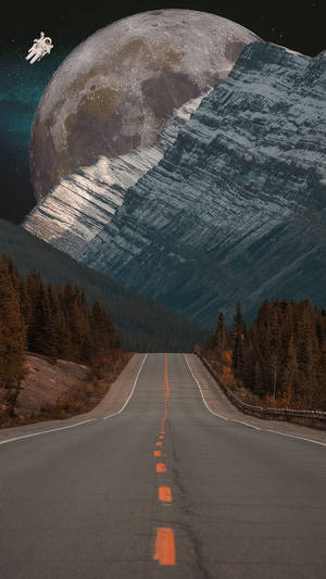 一條道路延伸向一座巨大的月亮，從積雪的山峰後升起，一名太空人漂浮在上方。