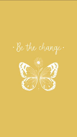 白色蝴蝶和雛菊，帶有「Be the change」文字，背景為芥末黃色。