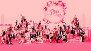 SM Family K-pop藝人在粉紅色工作室中與標誌擺姿勢