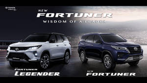 兩款全新的豐田 Fortuner SUV（銀色和藍色）在城市景觀中展示。