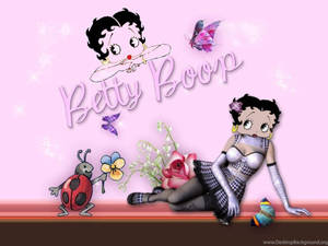 Betty Boop 在閃爍的粉紅色背景上，靠在瓢蟲和花朵旁邊。