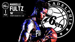 Markelle Fultz身穿費城76人隊球衣，手持籃球，並附有球隊標誌和統計數據。