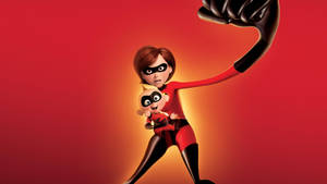Elastigirl 和嬰兒 Jack-Jack 身穿超級英雄裝備，一隻巨大的拳頭在他們上方隱現。