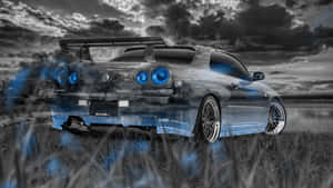 銀色日產Skyline R34，藍色燈光，停在暴風雲下的草地上。