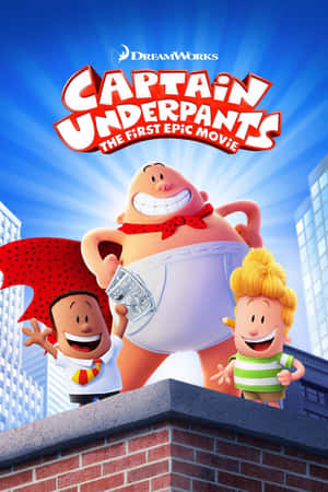 Captain Underpants 和兩個男孩在屋頂上，背景有城市建築。