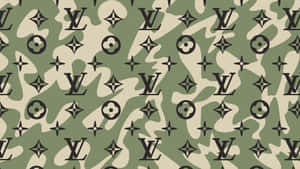迷彩圖案，Louis Vuitton 標誌在橄欖綠和米色背景上重複出現。 — 路易威登 壁紙