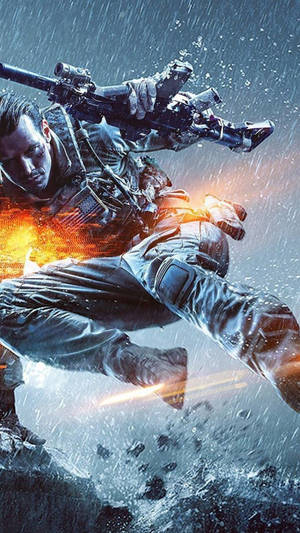 雨中射擊步槍的士兵，槍口閃光