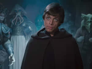 身穿黑色斗篷的Luke Skywalker在藍色場景中被外星生物包圍。