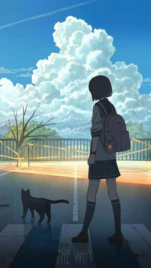 背著背包和黑貓的動漫女孩在蓬鬆的雲朵下過馬路。 — 可愛動漫女仔 壁紙