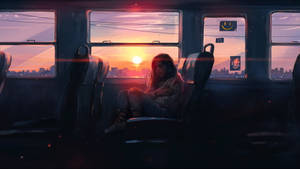 女孩獨自坐在火車上，觀看夕陽落在城市天際線上