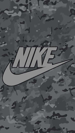 迷彩背景上的灰色Nike標誌