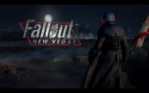一個穿著盔甲的角色在滿月下站在 Fallout New Vegas 標誌前。
