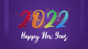 紫色背景上帶有節日裝飾的彩色2022新年祝福