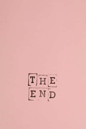 粉紅色紙上用黑色印咗THE END呢幾個字。
