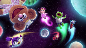 Muppet角色喺太空飛翔，周圍有色彩繽紛嘅行星同星星。 — 哥斯拉 王者巨獸 壁紙