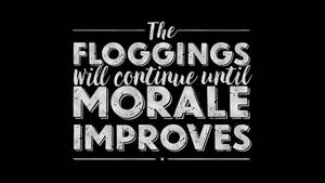 純黑背景上以白色破舊字體寫著「The Floggings will continue until morale improves」。 — 月色夜空 壁紙