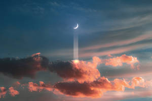 新月在暮色中多彩的雲層上方閃耀。 — 月色夜空 壁紙
