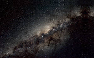 夜空中的銀河系，恆星和宇宙塵埃 — 月色夜空 壁紙