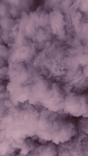 在夢幻般的氛圍紋理中旋轉的薰衣草雲朵。