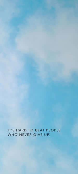藍天白雲，附有永不放棄的文字。