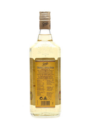 一瓶Sauza Tequila Extra Gold，帶有金色液體和詳細標籤。