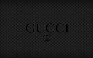 黑色字母組合背景上的 Gucci 標誌