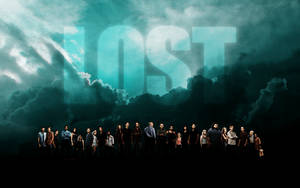 《LOST》演員在風暴般的青綠色天空下以剪影形式站立，標題發光。 — 失落的城市 壁紙