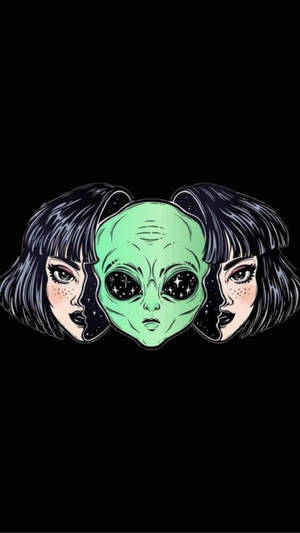 綠色外星人頭部，帶有星形眼睛，兩側是兩個相同的深色波波頭人臉。