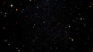 深邃黑色太空中無數發光星星的星夜天空。