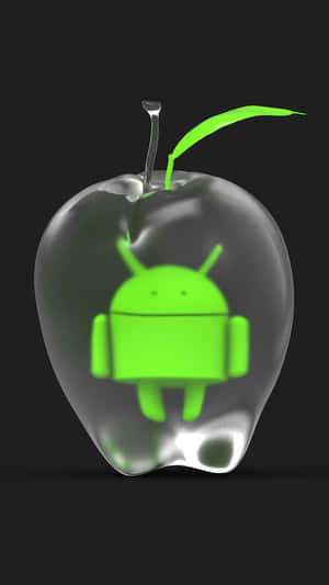 發光綠色Android吉祥物在帶葉玻璃蘋果內。