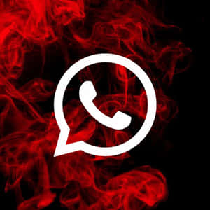 白色WhatsApp標誌被紅色煙霧包圍，背景為黑色。