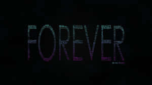 文字藝術，在黑色背景上每個字母內包含較小的單詞，拼出 FOREVER。