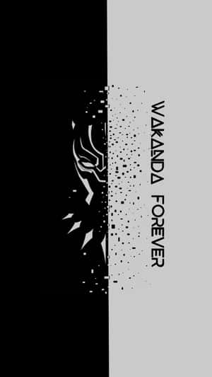黑豹的臉溶解成像素，旁邊有「Wakanda Forever」文字。