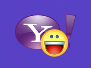 紫色背景上，Yahoo標誌連同一個笑緊嘅表情符號。
