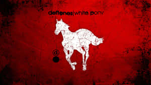 Deftones 專輯 White Pony 的紅色 grunge 背景上的白馬圖形。 — 音樂美學 壁紙