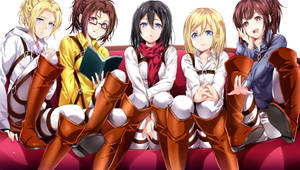 五個穿著制服嘅動漫女仔一齊坐喺紅色梳化上。