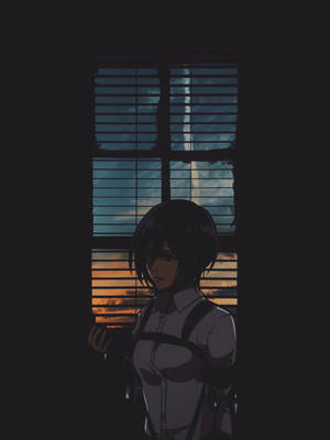 動漫女孩穿著白襯衫，在夕陽下站在有百葉窗的窗邊。