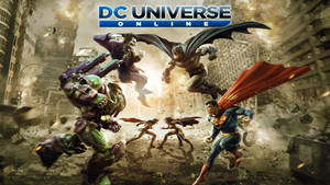 DC Universe Online 宣傳藝術，展示超級英雄與反派在廢墟城市中戰鬥。